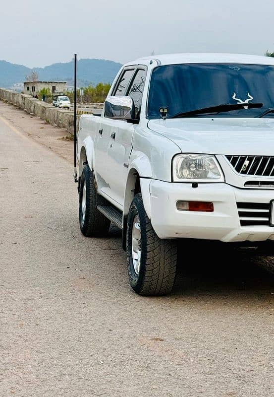 Mitsubishi L200 2007 1