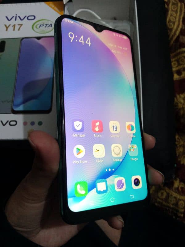 Vivo Y17 4