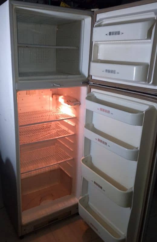 Dawlance  fridge for sale 9/10 03032688064 1