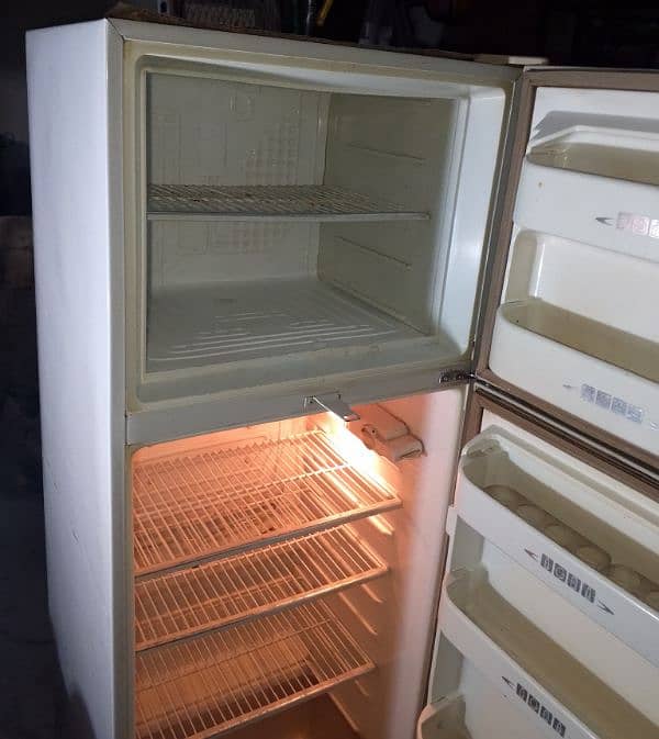 Dawlance  fridge for sale 9/10 03032688064 2