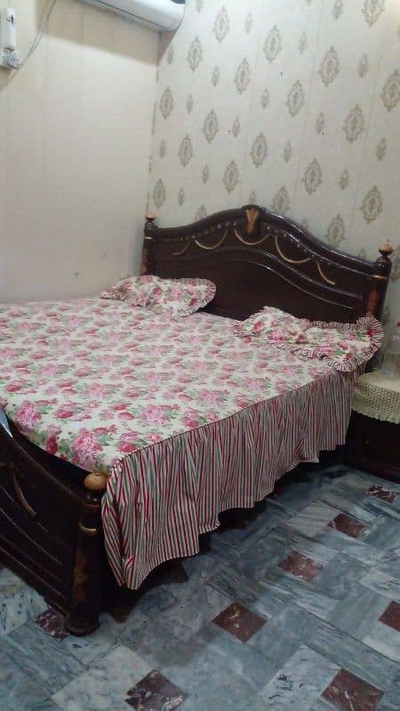 Wood bed king size 0