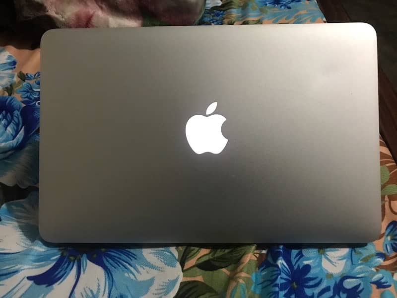 Apple MacBook Air 2015 0