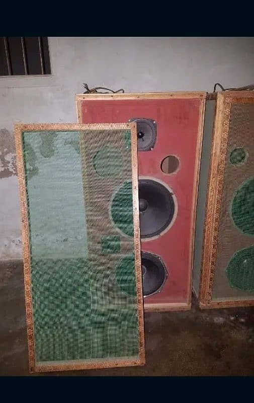 Amplifier with speaker 3
