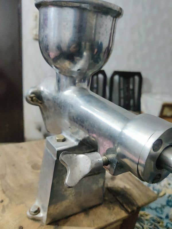 Hand Juicer Machine 3