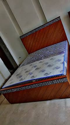 queen size bed/bed with mattress\ resonble  bed