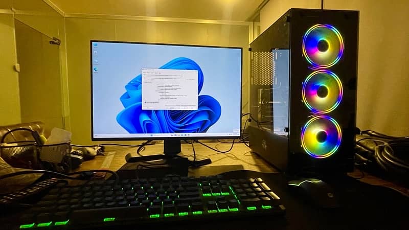 gaming computer with 24 inch screen 3