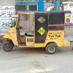 TUK TUK riksha h available Lahore kagaz poore hn Mughal pura lal pul