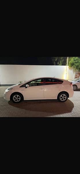 Toyota Prius 2014 4