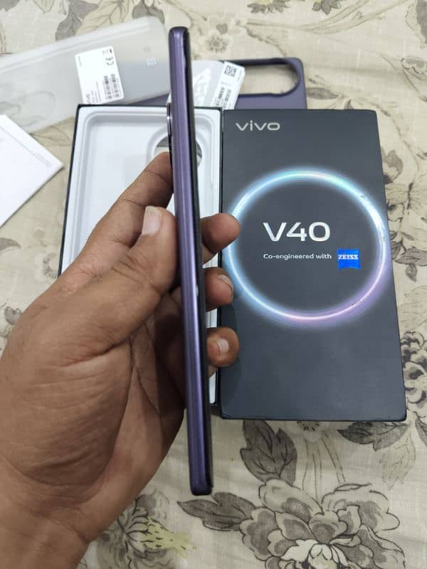 Vivo V40 5G 12/256 8