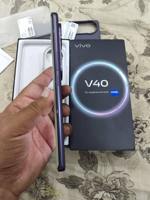 Vivo V40 5G 12/256 9