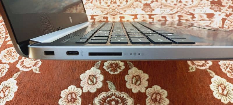 HP CORE Ì5 8th generation 8