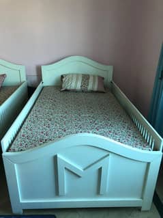 Kids single Beds along with mattresses