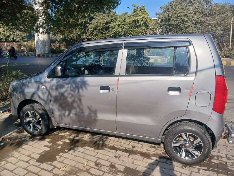 Suzuki Wagon R 2018 4