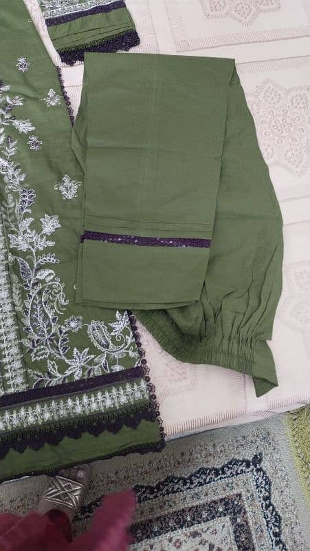 I want to sale my dress ,I just buy this dress , it's un touch 3