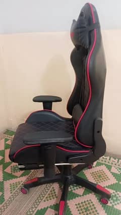 Torghar gaming chair with Footrest