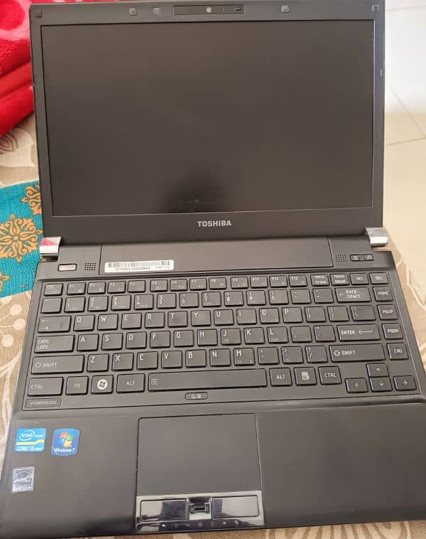 Toshiba i5.512GB Hard Drive. 10 inch Display 2