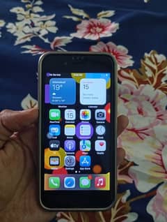 iPhone 7  32 gb not pta  urgent for sale 03166281011