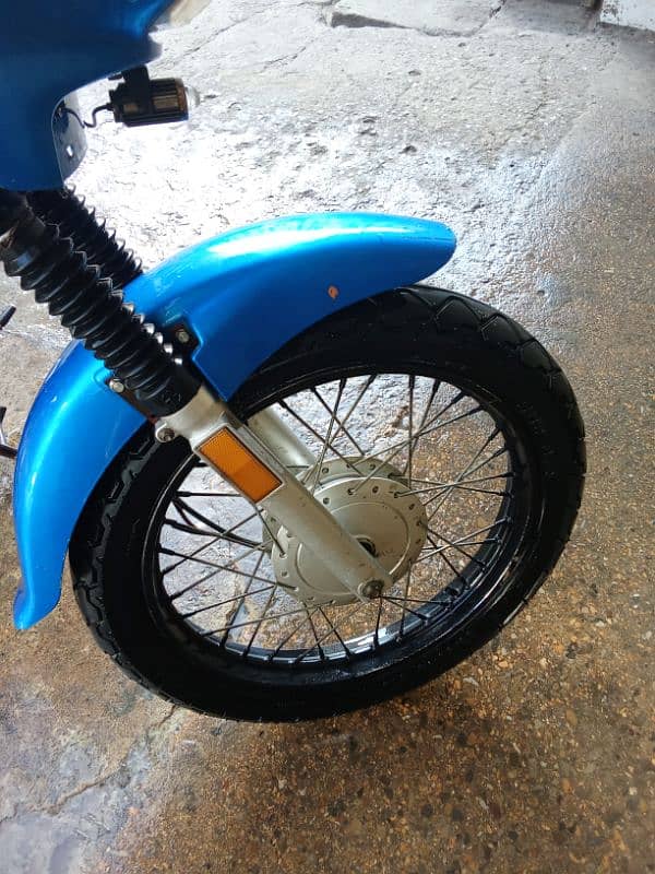 125 deluxe 2022 3