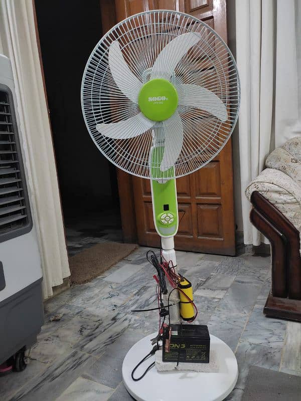 Sogo AC DC Pedestal Fan with battery and charger 0