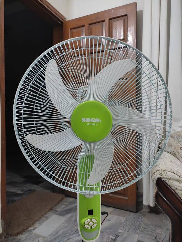 Sogo AC DC Pedestal Fan with battery and charger 2