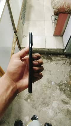 google pixel 4xl bilkul ok h bs upper se thora touch toota hua h