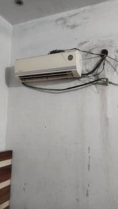 Dawnlce 1ton ac in good condition