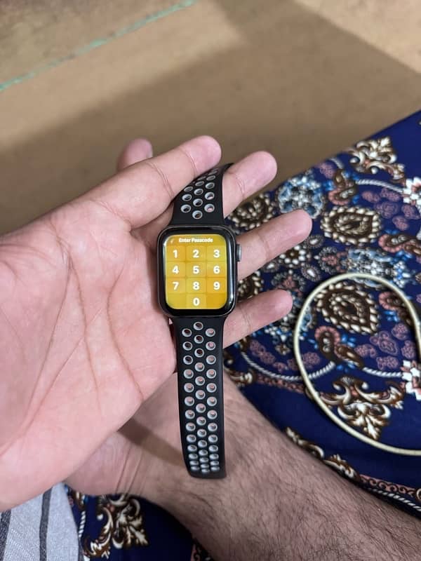 Apple Watch Series 4 40 mm 1