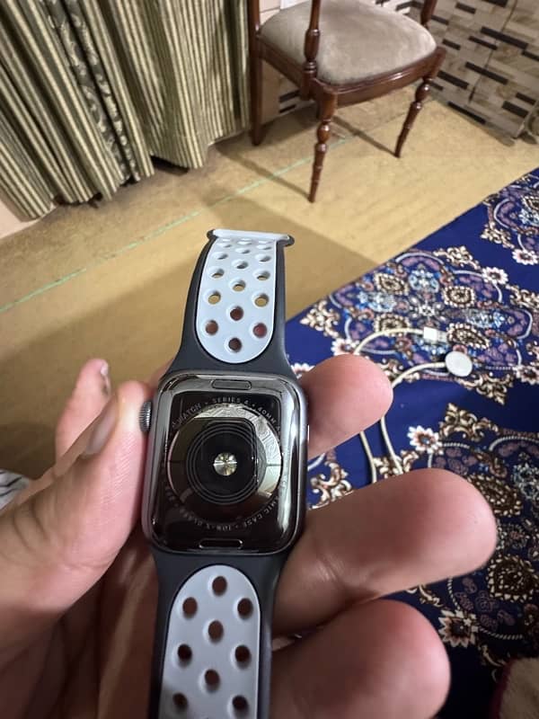 Apple Watch Series 4 40 mm 5