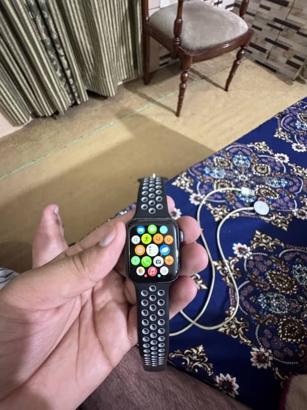 Apple Watch Series 4 40 mm 6