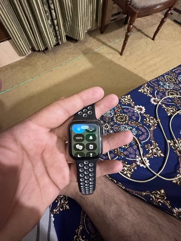 Apple Watch Series 4 40 mm 7