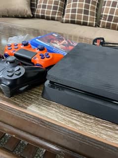 pS4 500 gb 2 controller