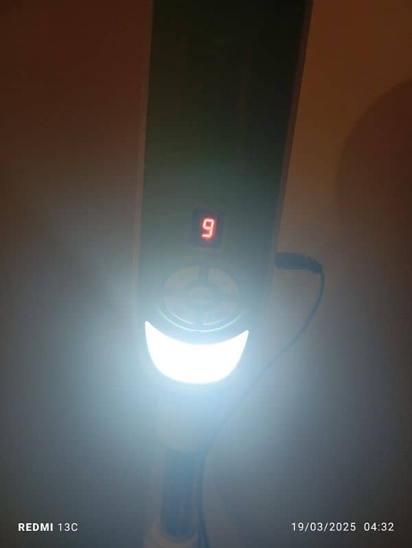 Sogo AC DC Pedestal Fan with battery and charger 7