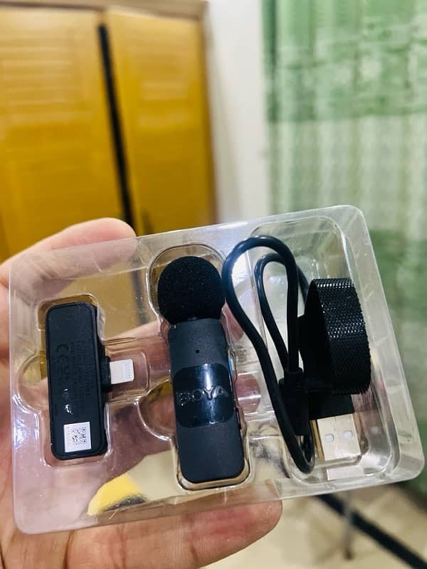 Boya BY V1 Wireless Collar Microphone For iPhone 3