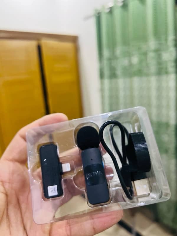 Boya BY V1 Wireless Collar Microphone For iPhone 4