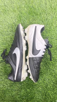 Nike tiempo football studs