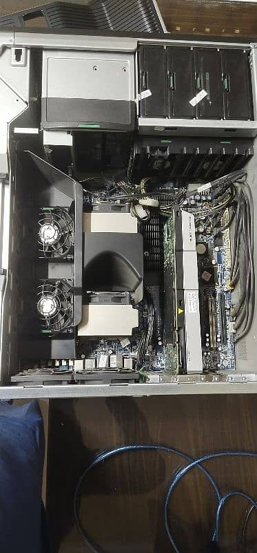 HP Z 800 computer workstation 1