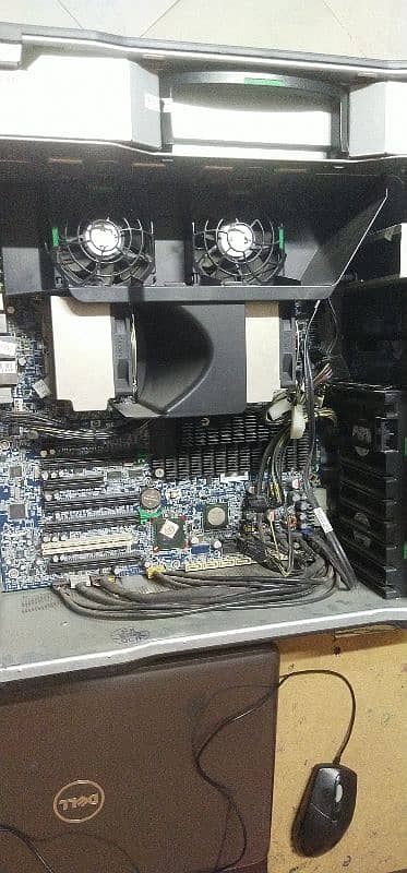 HP Z 800 computer workstation 2