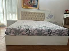 Slightly used imported Beautiful bed set without mattress