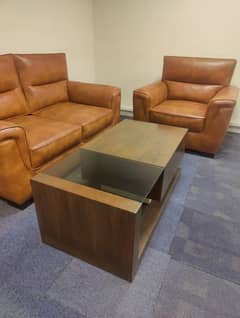 new condition 10/10 only 6 month use with center table