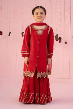 3 pcs Girl's lawn Embroidered Unstitched suit