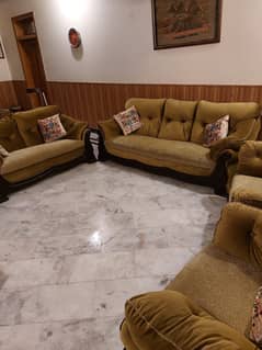 7 seater sofa very good condition.