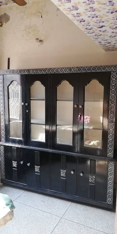 show case for sale good condition (divider) 0