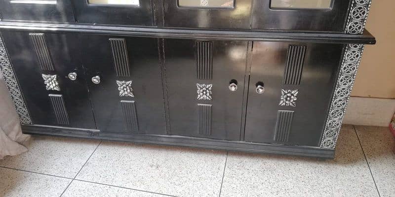 show case for sale good condition (divider) 4