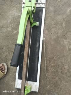 Tile cutter