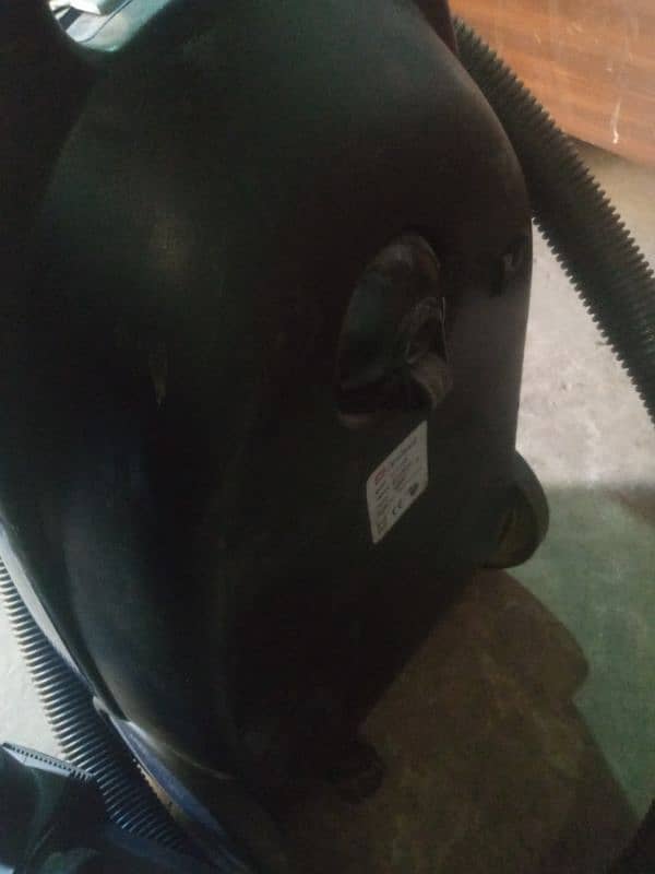 Vacuum cleaner 2