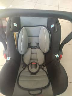 tinnies baby cot/ car Seat in cheap