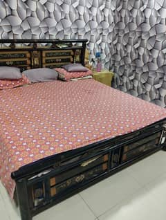 KING SIZE DOUBLE BED WITH MATTRESS