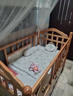 baby crib wood like new