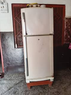 fridge for sale price 28000.