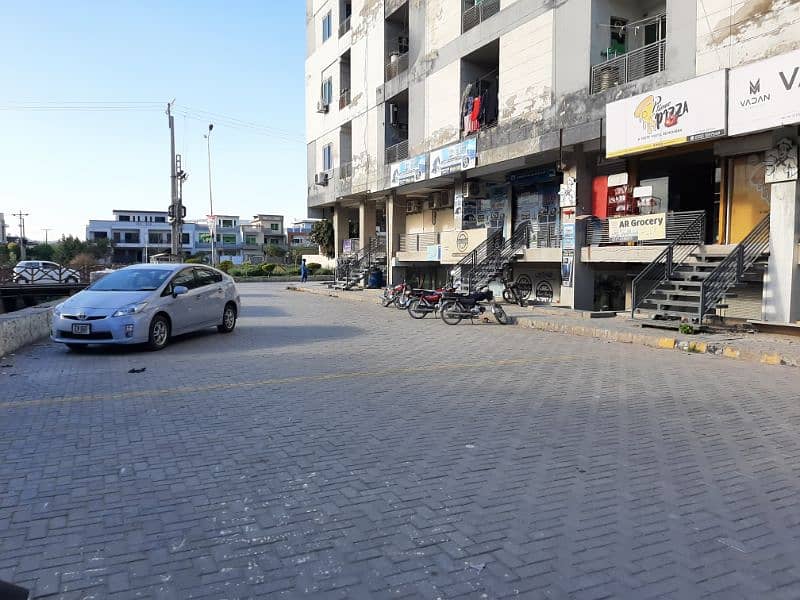 Shop in Busy Plaza in D17 Markaz for rent 5